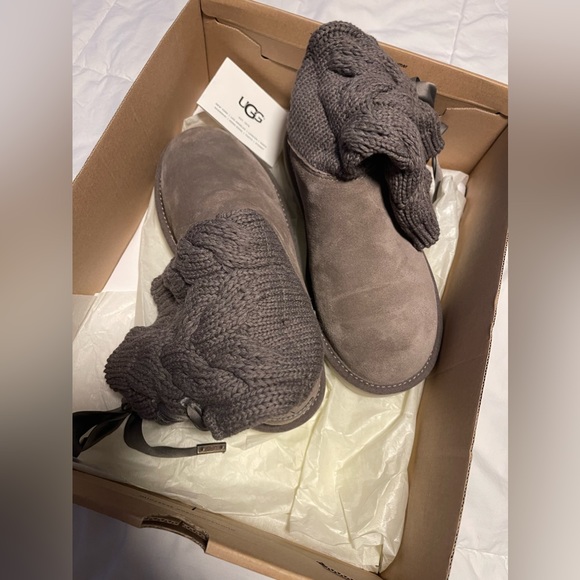 Women’s size 6 authentic uggs, never worn/new, didn’t fit me - Picture 6 of 7